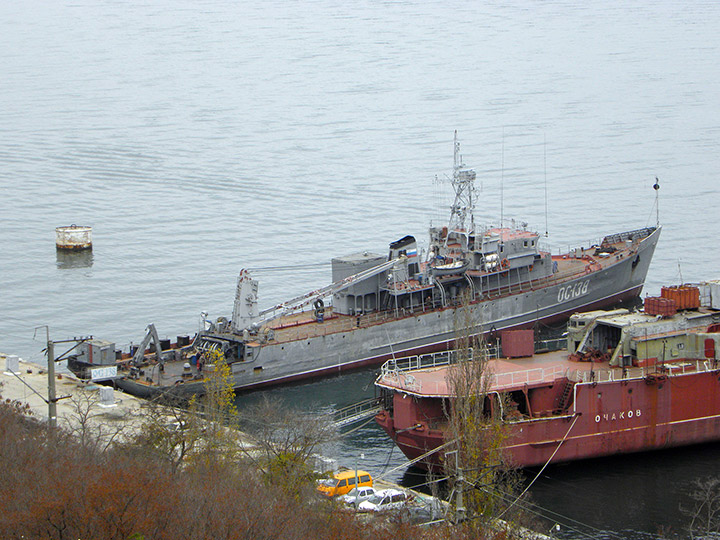 Опытовое судно "ОС-138" после докования