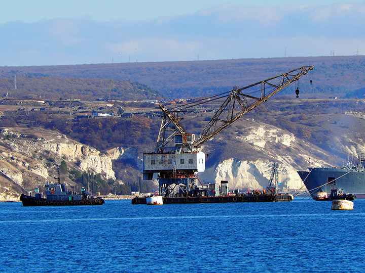 Плавучий кран "ПК-79050" в Севастопольской бухте
