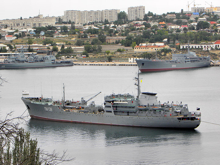 Плавмастерская "ПМ-138" на стенде в Севастопольской бухте