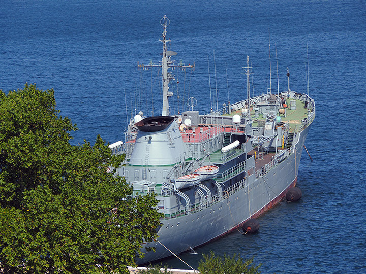 Плавмастерская "ПМ-56" у причала в Севастопольской бухте