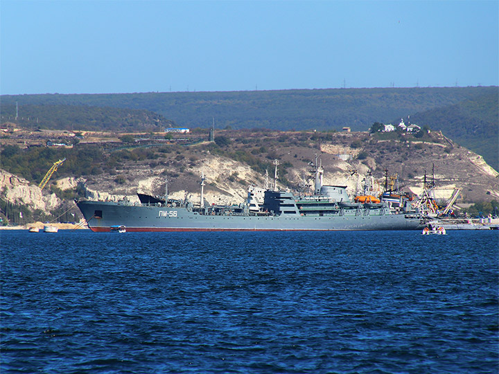 Плавмастерская "ПМ-56" Черноморского флота у причала в Севастополе