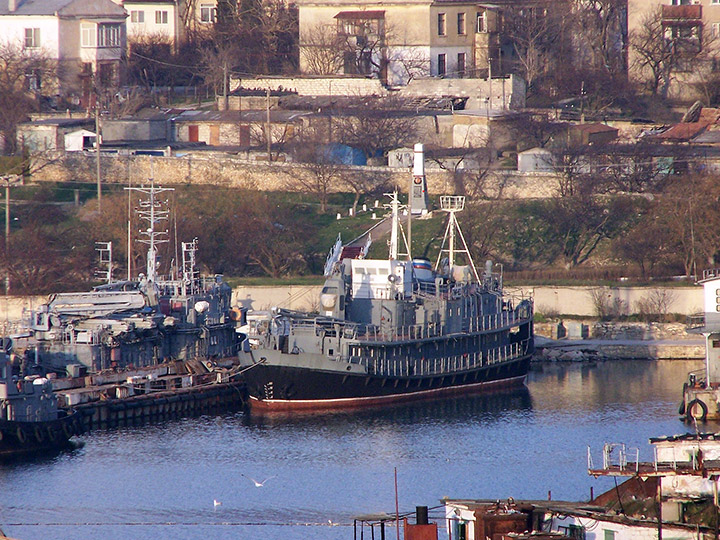 Рейдовая плавучая мастерская "ПМР-183" Черноморского Флота