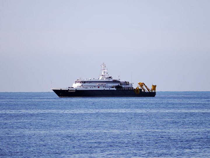 Опытовое судно "Селигер" в море