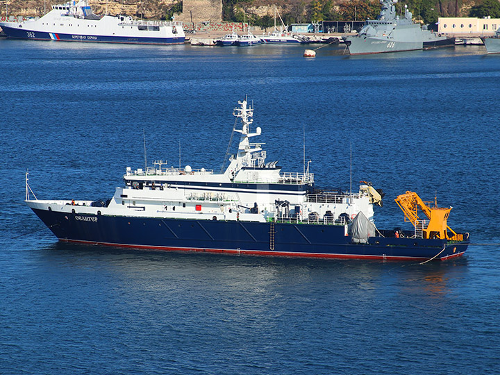 Опытовое судно "Селигер" в Севастопольской бухте