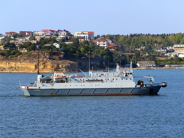 Кабельное судно "Сетунь" Черноморского флота в Севастопольской бухте