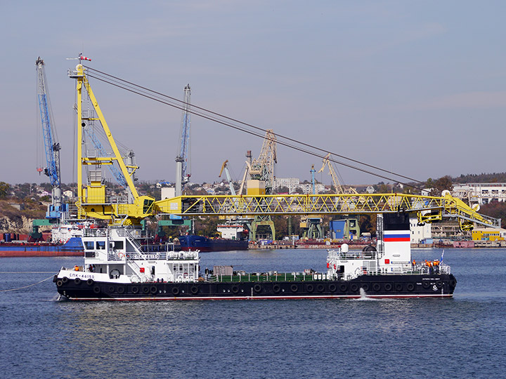 Морской самоходный плавучий кран "СПК-46150" Черноморского флота