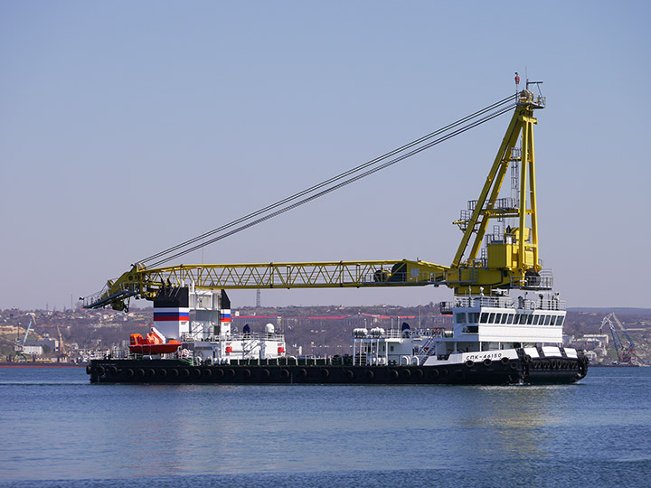Плавучий кран "СПК-46150" в Севастопольской бухте