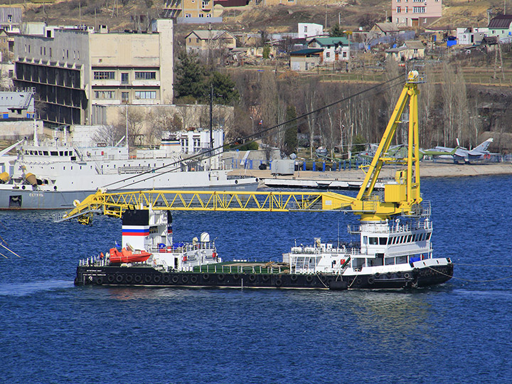 Self-Propelled Floating Crane SPK-54150 in Sevastopol Harbor