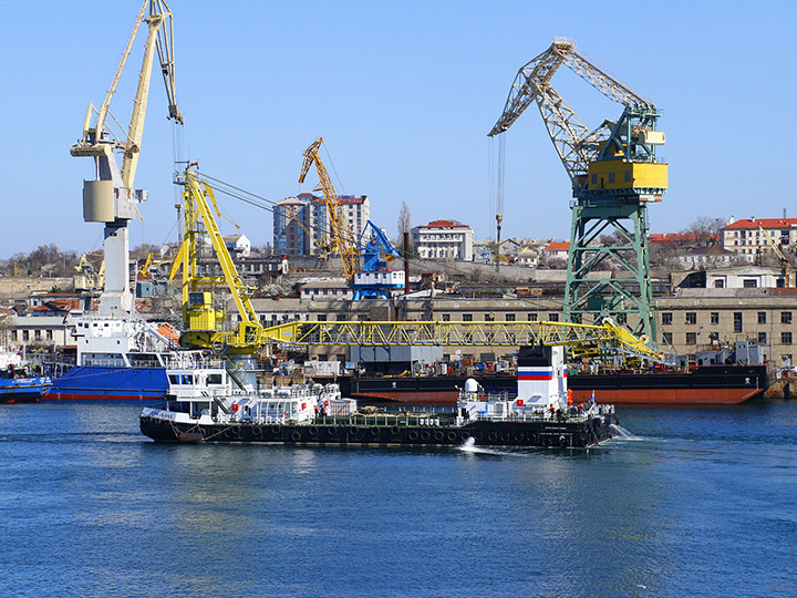 Self-Propelled Floating Crane SPK-54150 in Southern Bay, Sevastopol