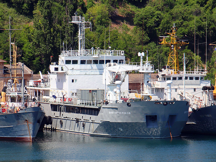 Опытовое судно "Виктор Чероков" Черноморского флота после докования