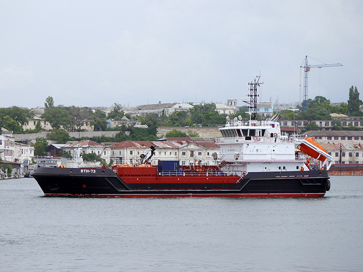 Малый морской танкер "ВТН-73" на ходу