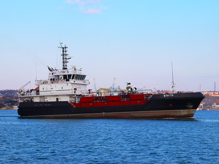 Малый морской танкер ВТН-73 в Севастопольской бухте