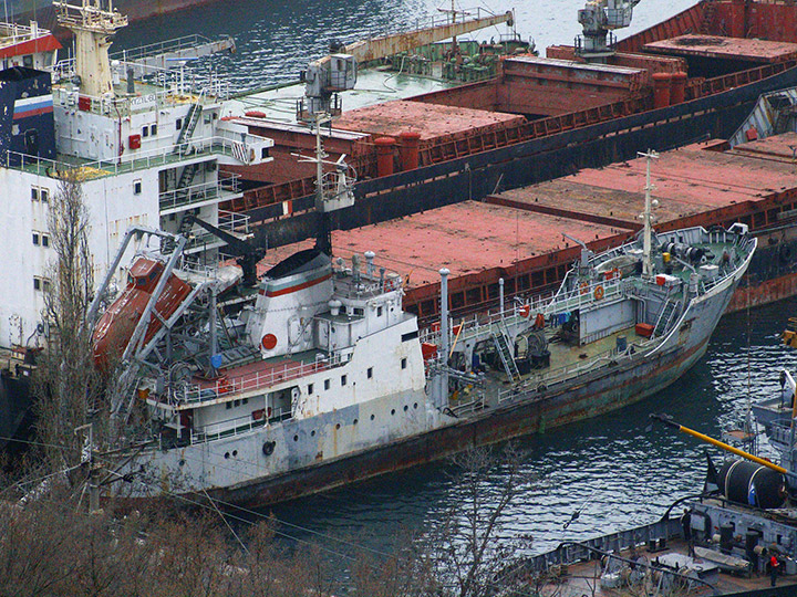 Малый морской танкер "ВТН-96" в Севастополе
