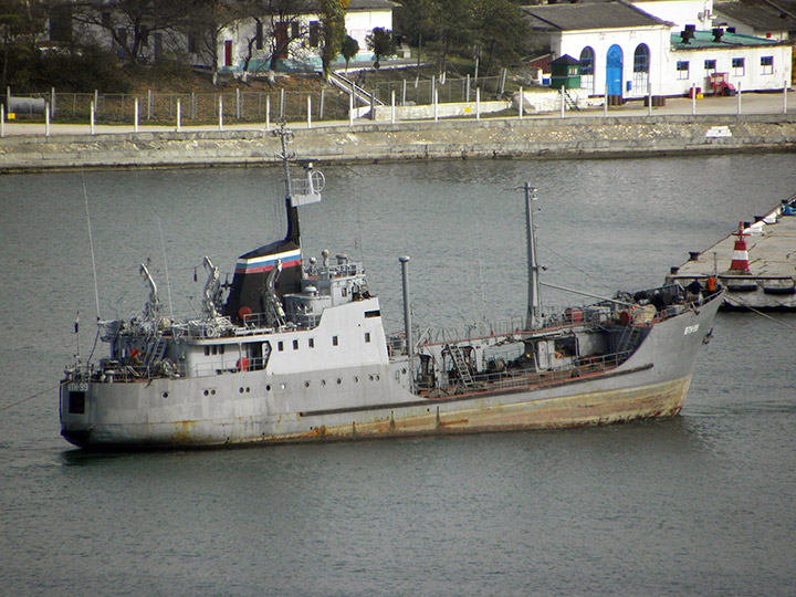 Малый морской танкер "ВТН-99" в Нефтяной гавани Севастополя