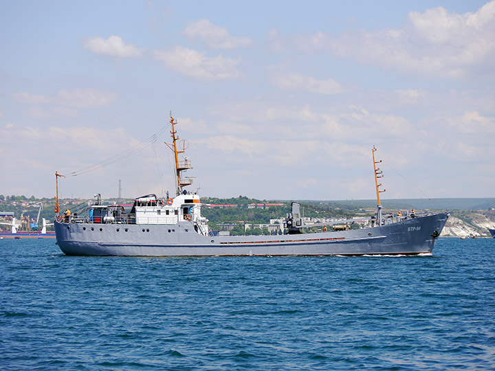 Морской транспорт вооружений "ВТР-94" на ходу